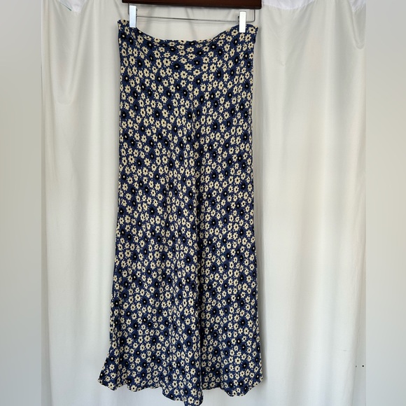 Tessuto Dresses & Skirts - Vtg 90s Tessuto Floral Maxi Skirt in Blue and Cream